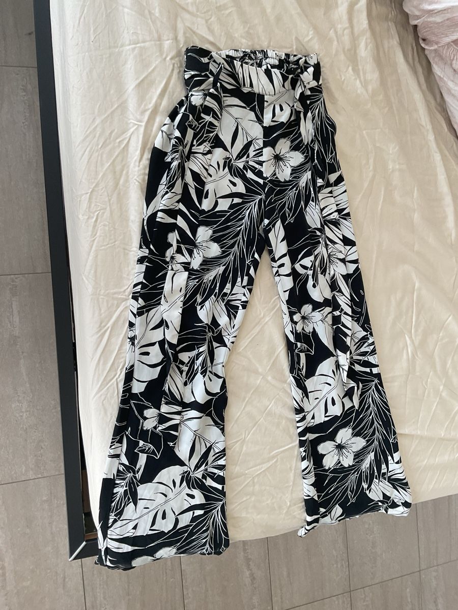Tally Weijl Kleiderpakete: Tally Weijyl Hose 34  – Gebraucht aus Ottenbach von aks_wyt2