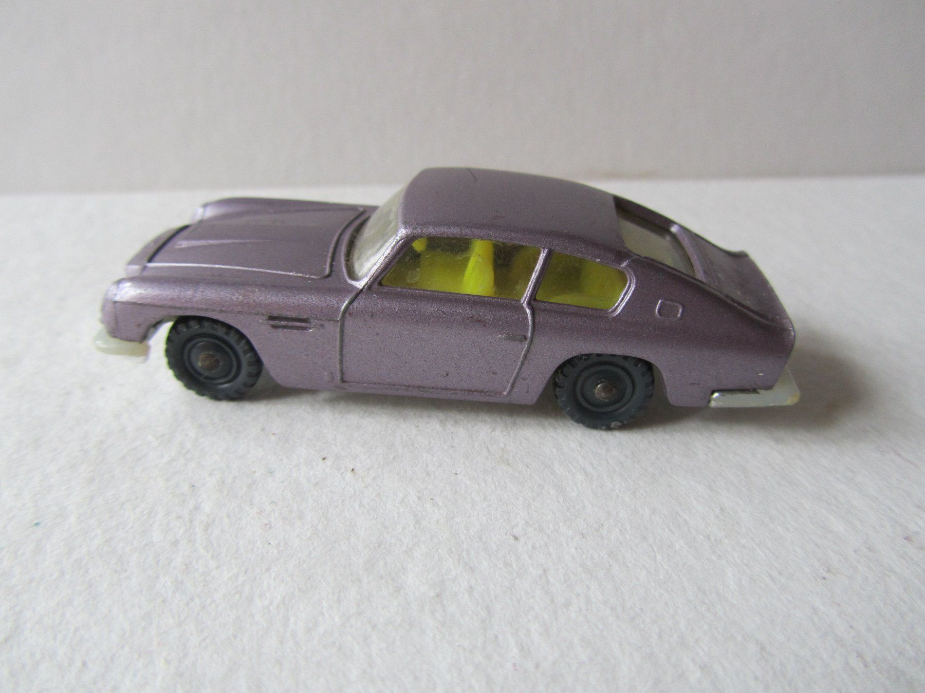 Corgi Toys Modellini d'auto: Aston Martin DB 6, Husky – Usato da Weiningen ZH venduto da dietsch57