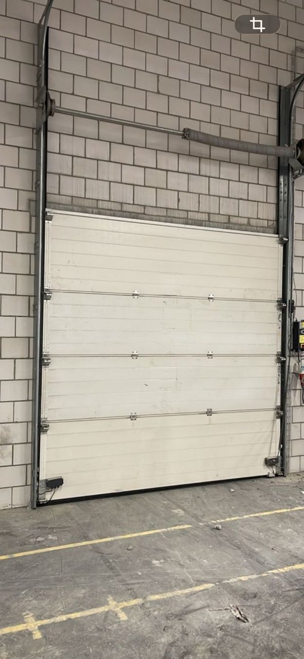 Porte: Sektionaltor weiss Industrie Tor mit Antrieb – Usato da Villnachern venduto da Ruedi305
