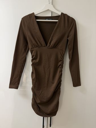 Braunes Kleid, figurbetont, Grösse XS