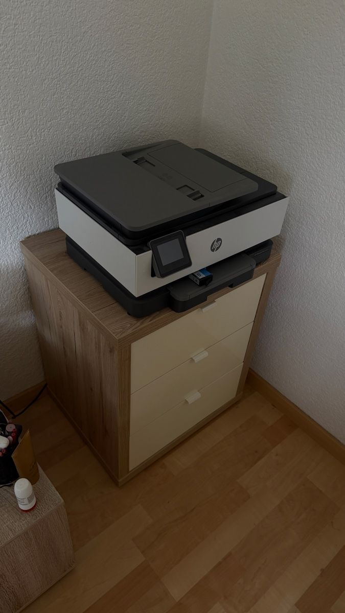Schreibtische: Schreibtisch mit Korpus – Gebraucht aus Buchs AG von sadbec 3