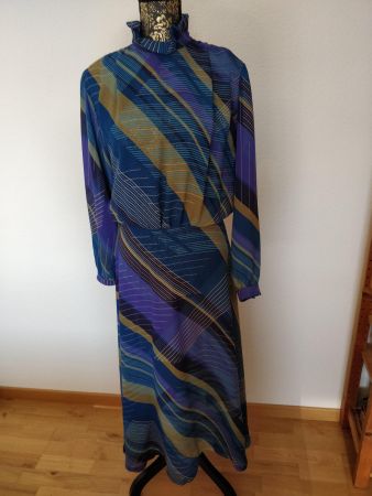 Luftiges Maxi-Kleid mit Rüschen – Gr. 36