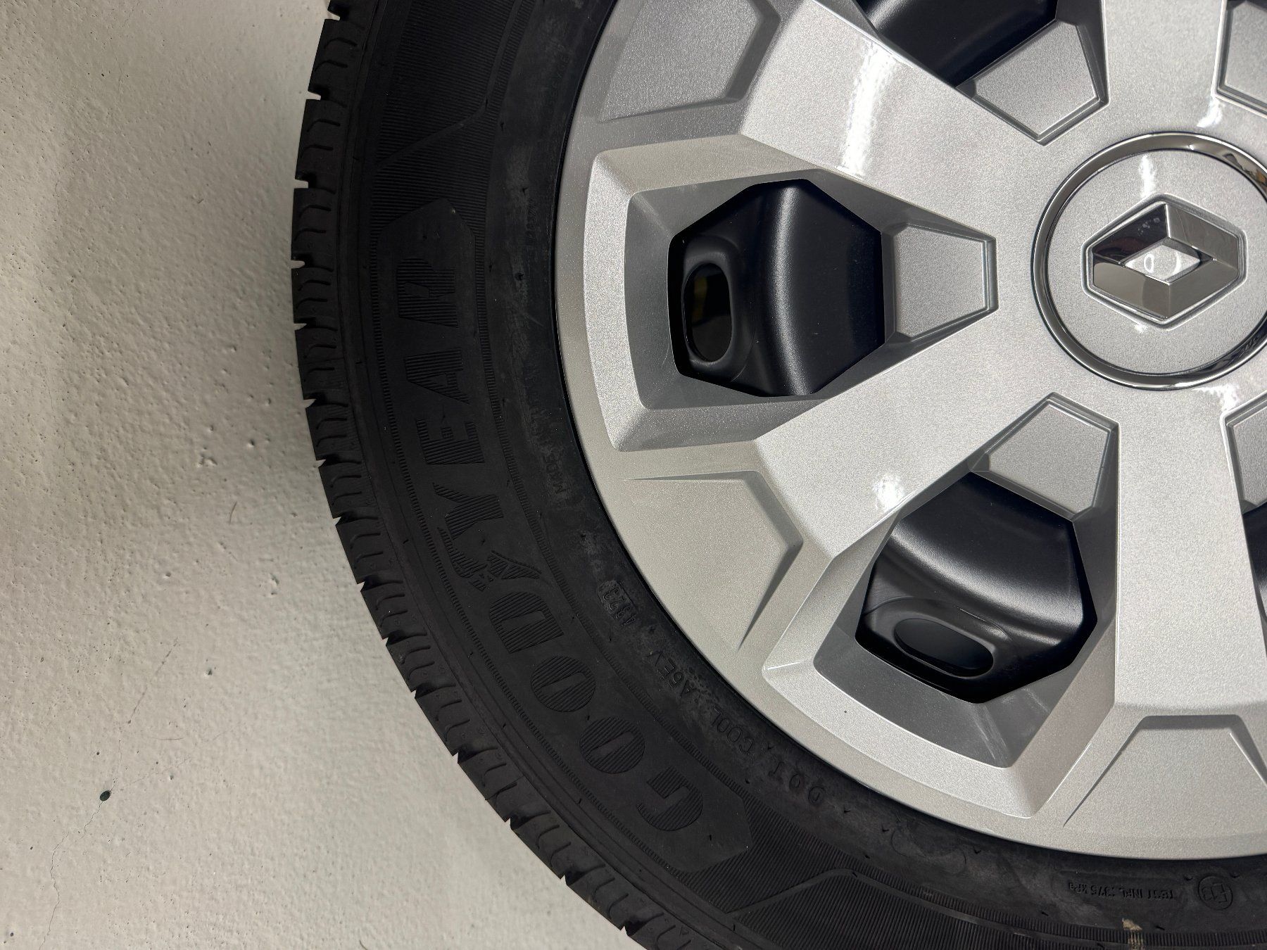 Renault Cerchioni: Orginal Renault Traffic Stahlfelgen mit Radblende – Nuovo (secondo la descrizione) da Altendorf venduto da um81 1