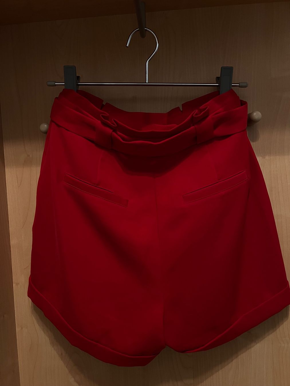 Pantaloni: Rote Sommer Shorts, Gr. 36 – Usato da Wetzikon ZH venduto da sar_vnk8 1