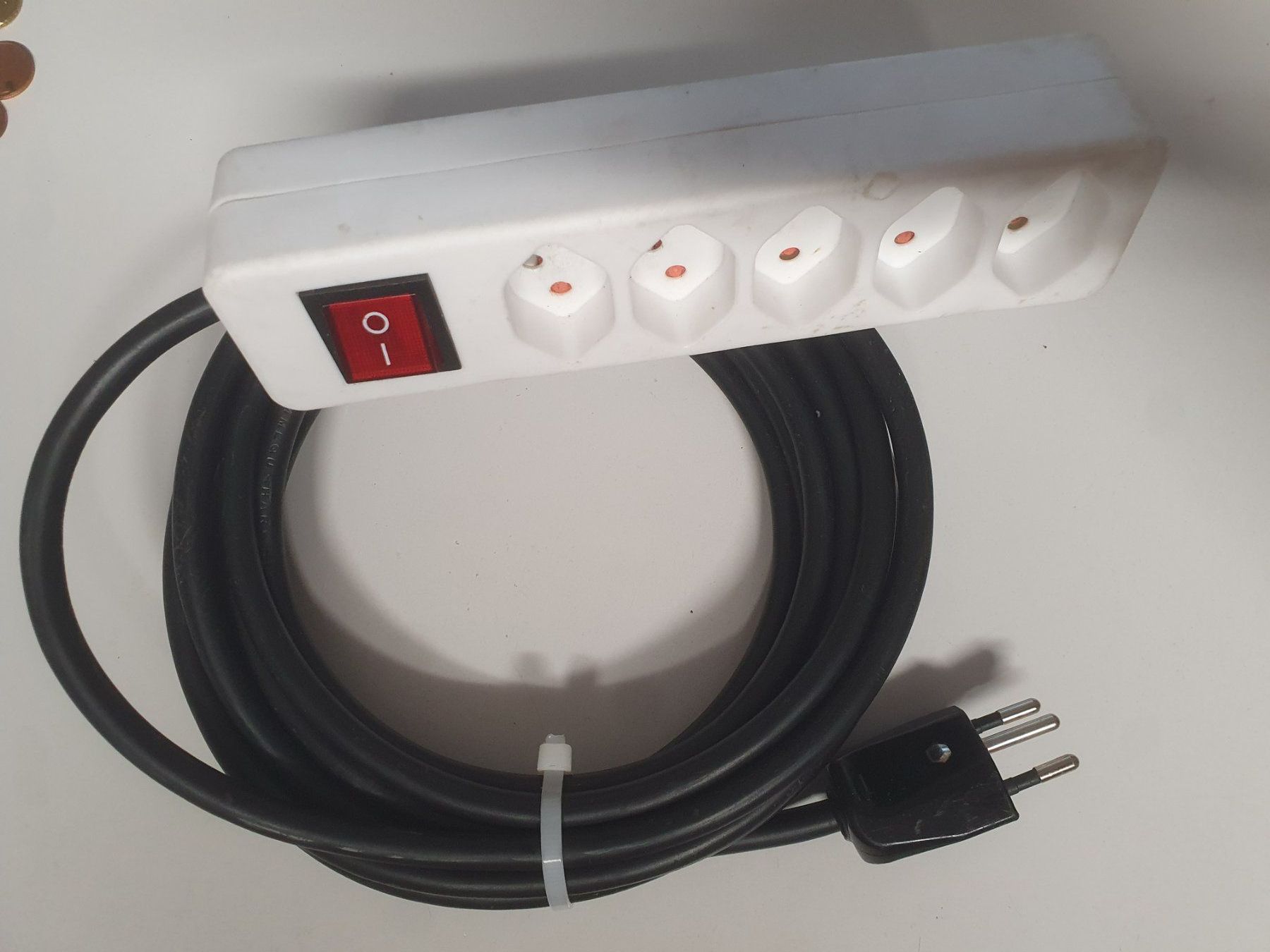 Spine: 5xT13 Typ12 5m Steckdosenleiste mit Schalter – Usato da Zürich venduto da Alibaba1234 2
