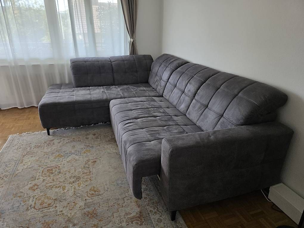Sofas: Gratis Grosse Eckcouch dunkelgrau guter Zustand  – D'occasion à Dübendorf par pbo_q2jl