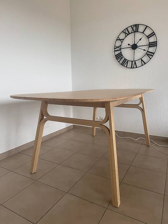 Ikea Tables: Table Ikea Bambou – D'occasion à Yverdon-les-Bains par lio_c6d9