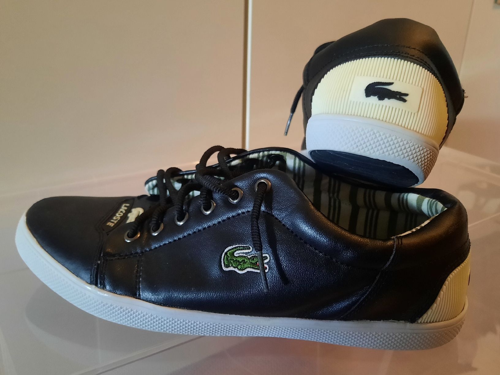 Lacoste Chaussures hommes: Lacoste - chaussures taille 43 – D'occasion à St-Martin FR par karot001