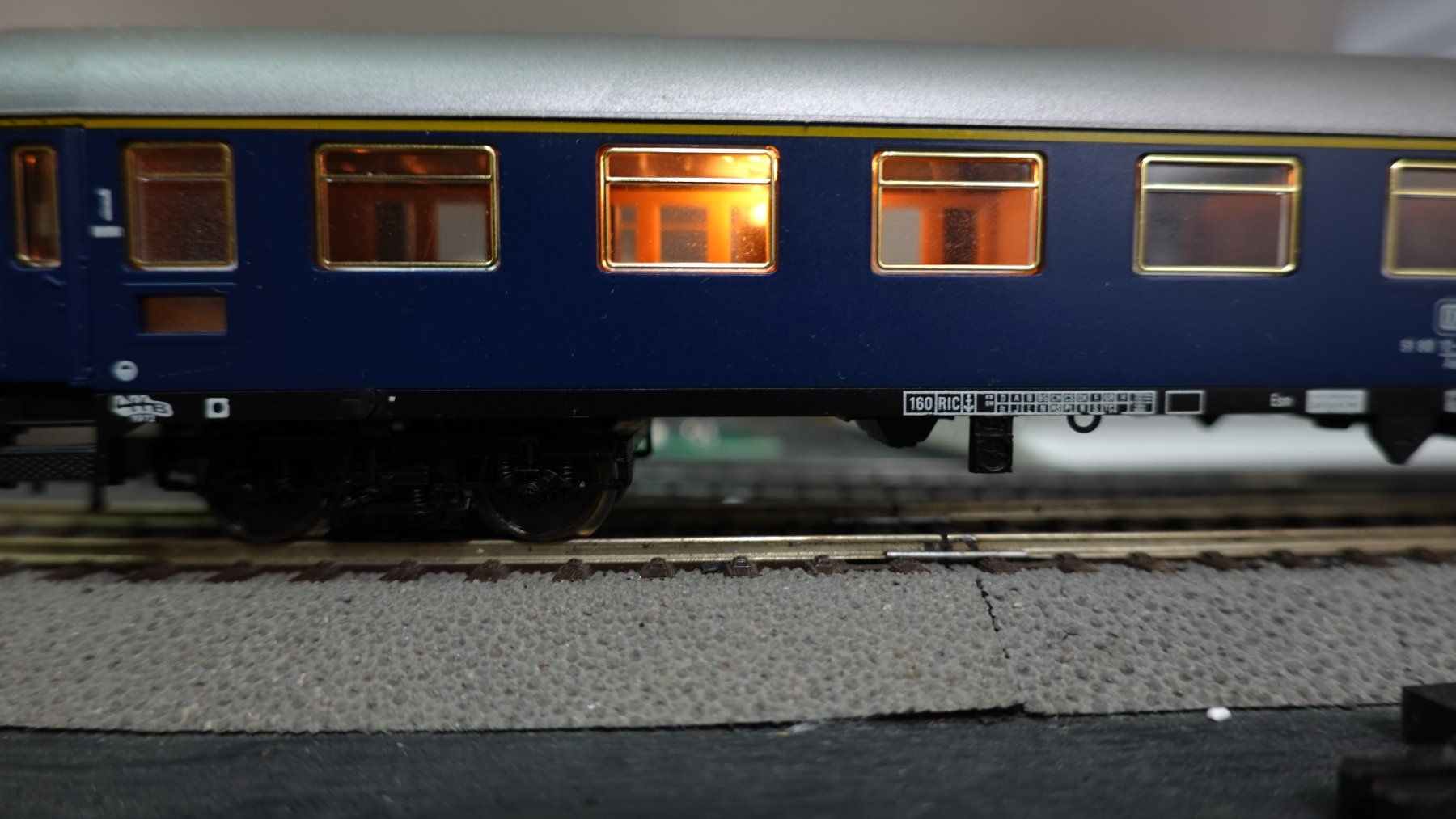 Fleischmann Modellini di ferrovie: e70 Fleischmann DB Personenwagen blau / Bastelware | 1320 – Usato da Thun venduto da evinka_gmbh