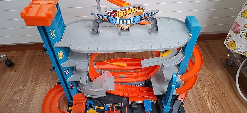 Giocattoli: Hot Wheels Autogarage – Usato da Urdorf venduto da natascha_1 1