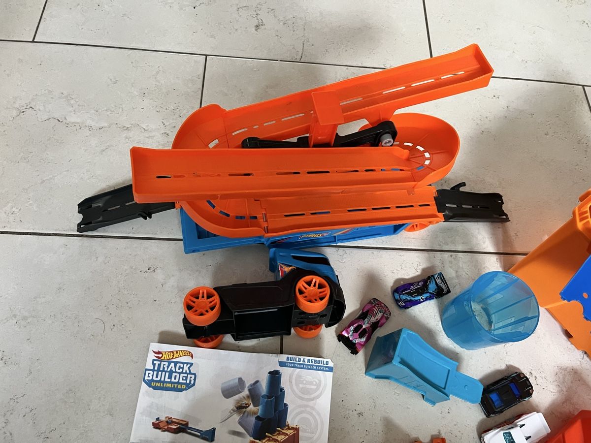 Piste: Hot Wheels Track Builder Unlimited Set - Endless Fun! – Usato da Zürich venduto da Proton_Slit 2
