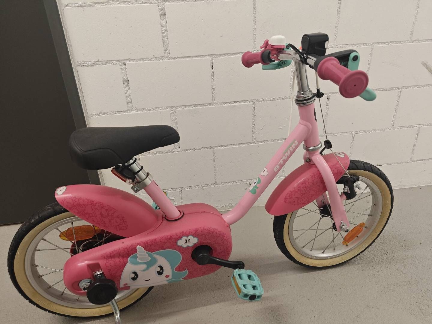 Velos: Kinderfahrrad Pink mit Helm Uvex – Gebraucht aus Dübendorf von Jianbo_CN_CH_IT 1