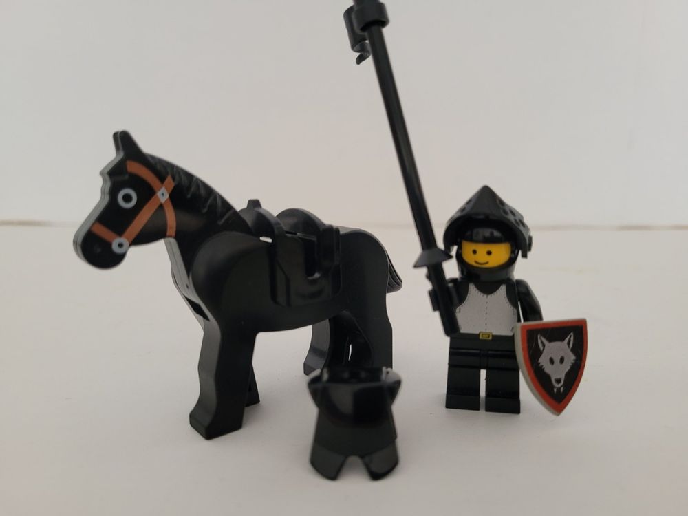Lego castle Kingdoms ritter mit pferd. Chevalier noir Lego (Gebraucht ...