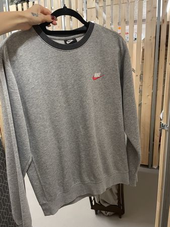 Nike Sweatshirt grau mit Logostickerei Grösse S gebraucht