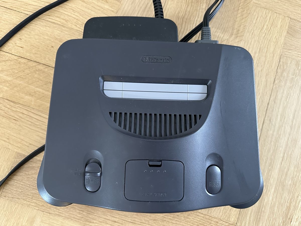 Nintendo Console: Nintendo 64 Konsole mit 12 Spielen & 4 Controller! – Usato da Bättwil venduto da Samuel_Wyss 3