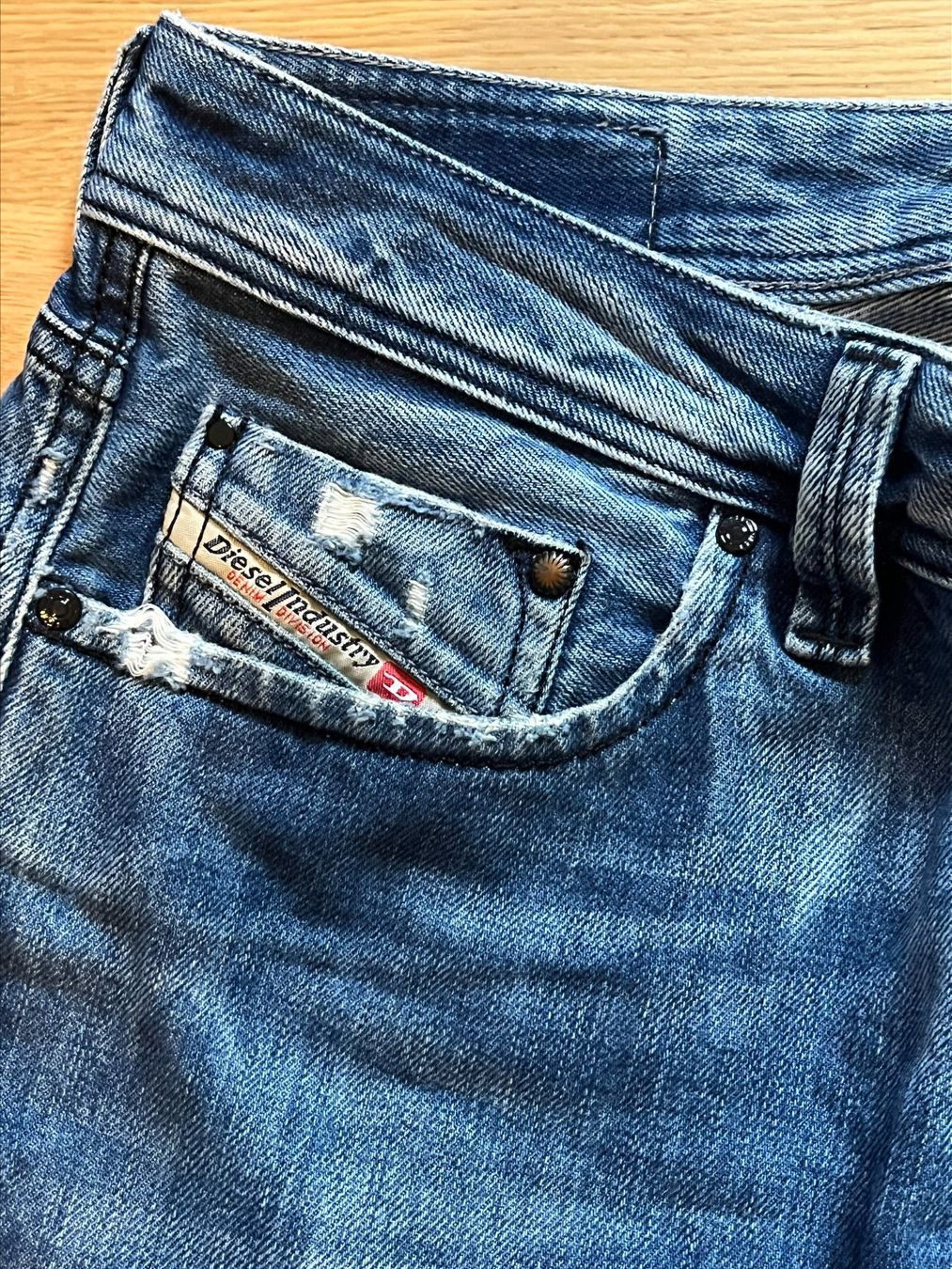 Diesel Jeans: DIESEL JEANS NEUWERTIG – Usato da Nidau venduto da BielBienne1993 1