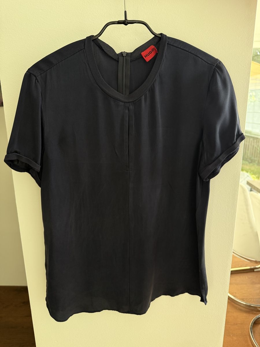 Hugo Boss Camicette: Hugo Boss Silk Dark Blue Blouse 36/38 EU – Nuovo (secondo la descrizione) da Zürich venduto da Vera_Ma 1