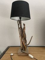 Lampe artisanale en bois recyclé avec abat-jour noir