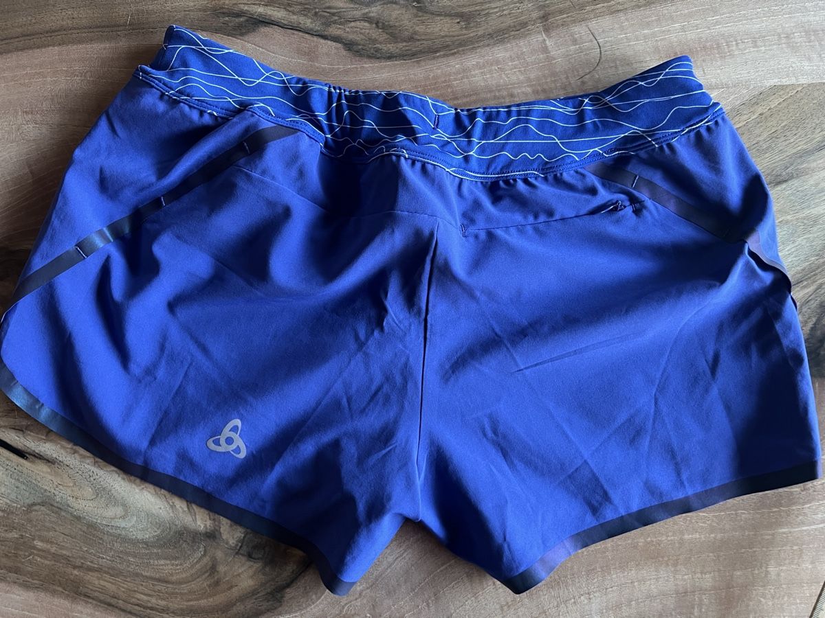 Odlo Pantaloni: Odlo Laufshorts im Doppelpack – Usato da Derendingen venduto da Laubfleckerli 8