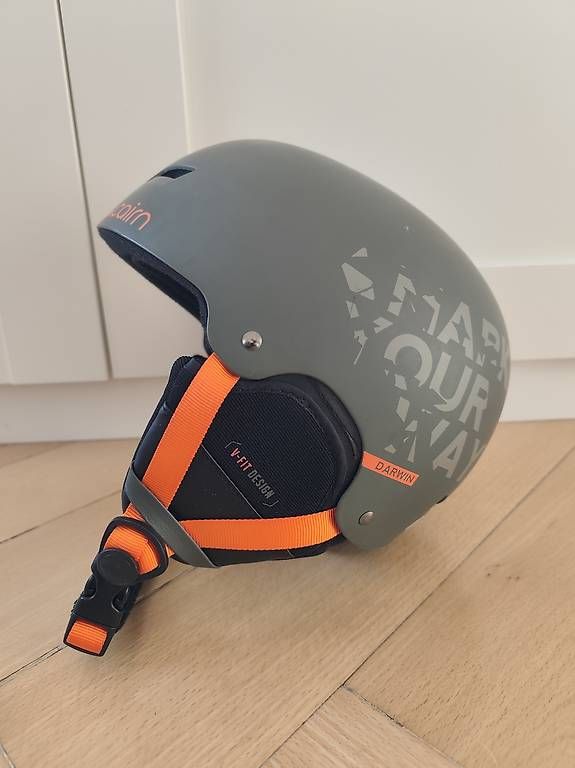 Casques: Casque de ski enfant – D'occasion à La Chaux-de-Fonds par Nivi 1