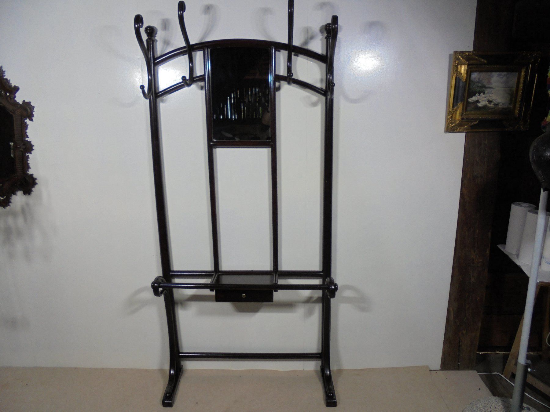 Thonet Guardaroba: Thonet Garderobe – Usato da Bern venduto da Truvaille