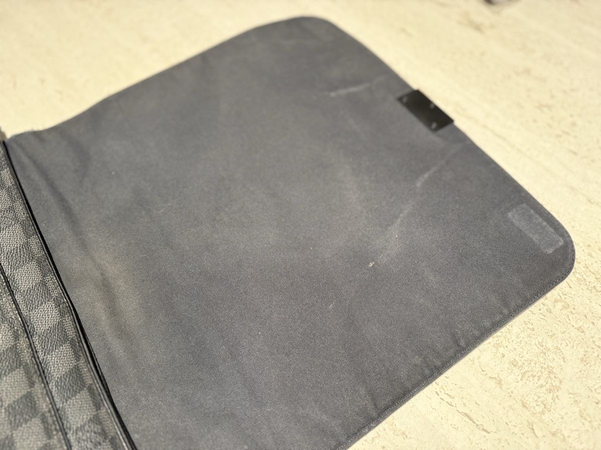 Louis Vuitton Borse: Louis Vuitton District vinyl business tasche – Usato da Untersiggenthal venduto da Sabrina1403 2