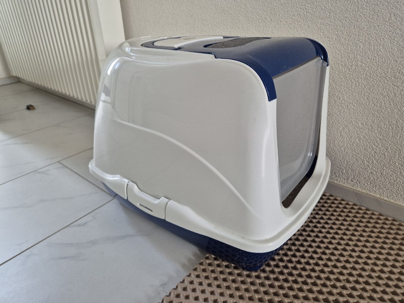 WC: Katzentoilette mit Filter, blau/weiss, – Usato da Uerikon venduto da Claser
