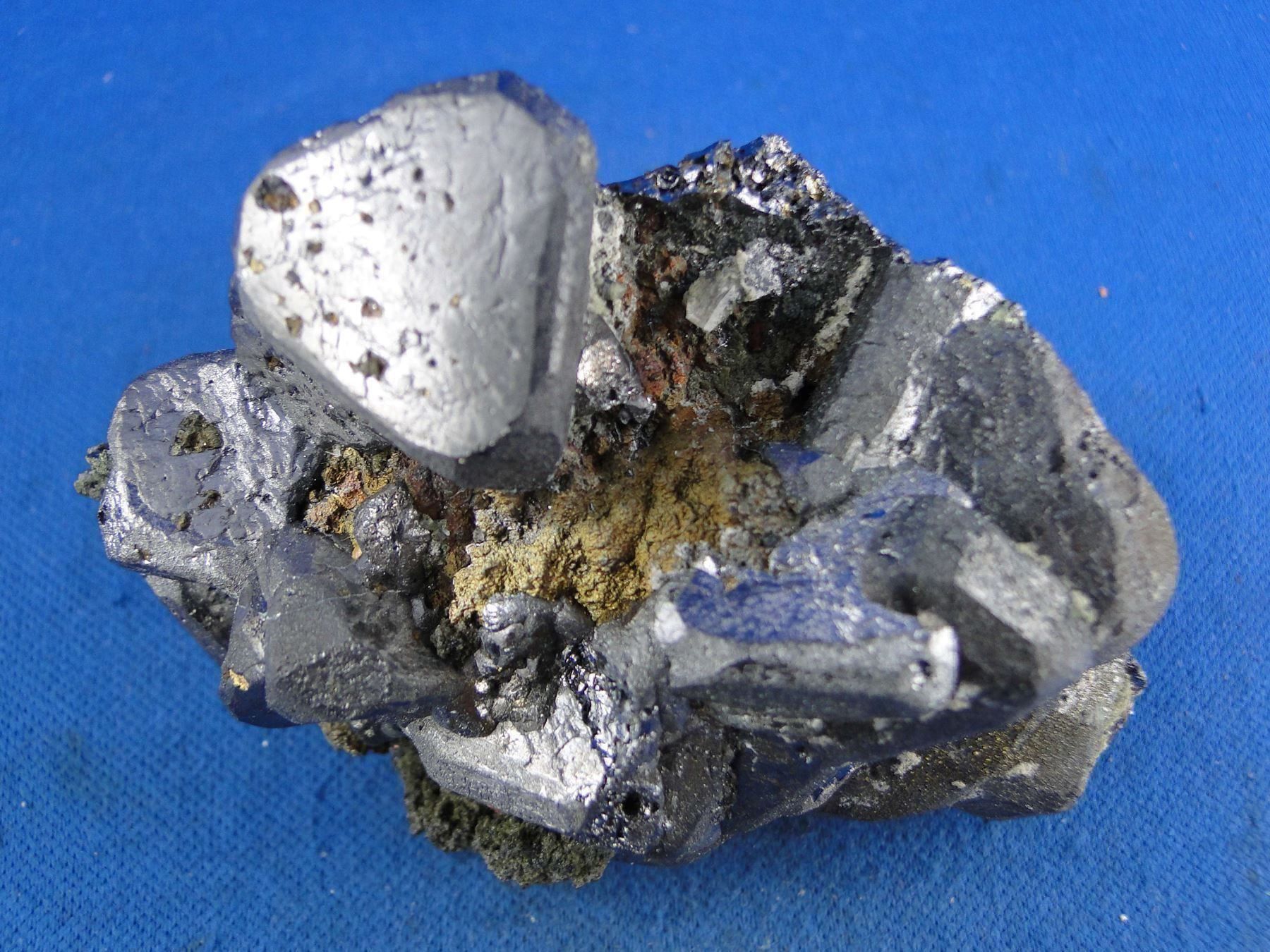 Minerali & Pietre curative: Tetrahedrit mit Chalcopyrit – Usato da Schinznach Bad venduto da Demerald 3