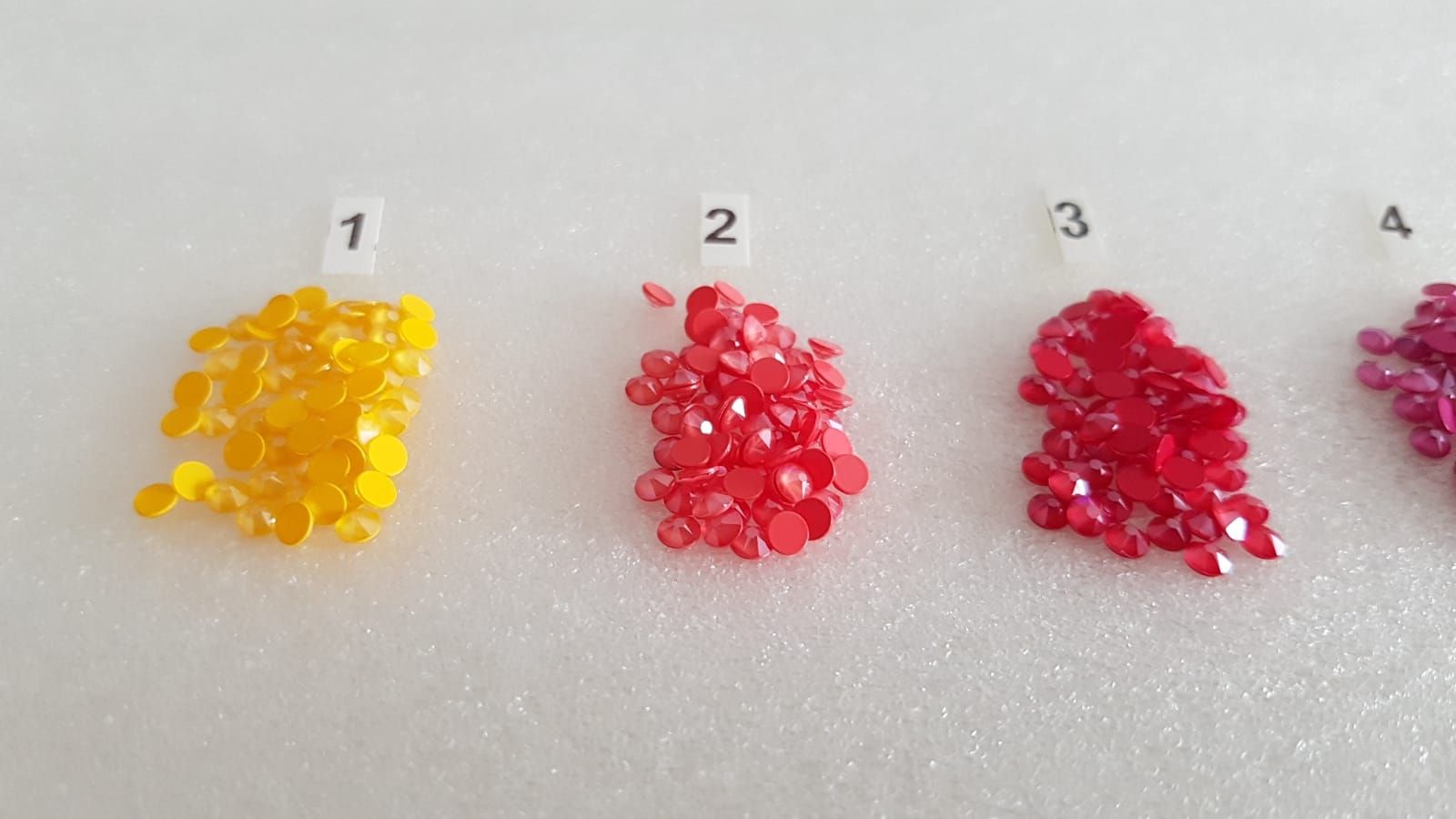 Perle (finte): Swarovski StrassSteine 2088 ss12 flatback,100St. – Nuovo (secondo la descrizione) da Zürich venduto da ata_c8nh 2