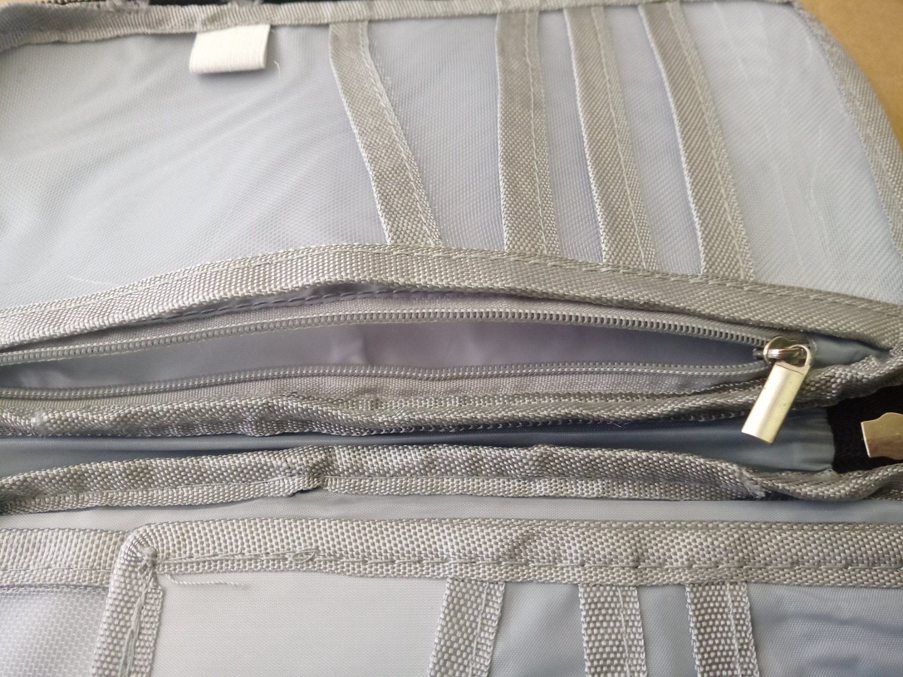 Portefeuilles: Reisebrieftasche – Neuf avec emballage d'origine à Grüningen par Urtica 1