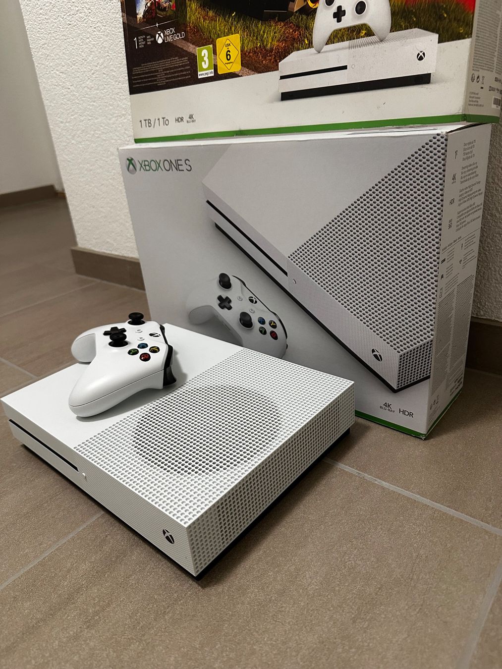 Microsoft Konsolen: Xbox One S 1 TB Disk Version - Super Zustand – Gebraucht aus Olten von Srasri 1
