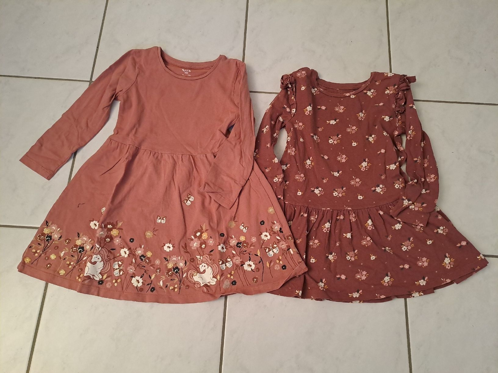 Lotti & Set di vestiti: Mädchen Kleiderpaket Gr. 116 – Usato da Untersiggenthal venduto da Zehni8 6