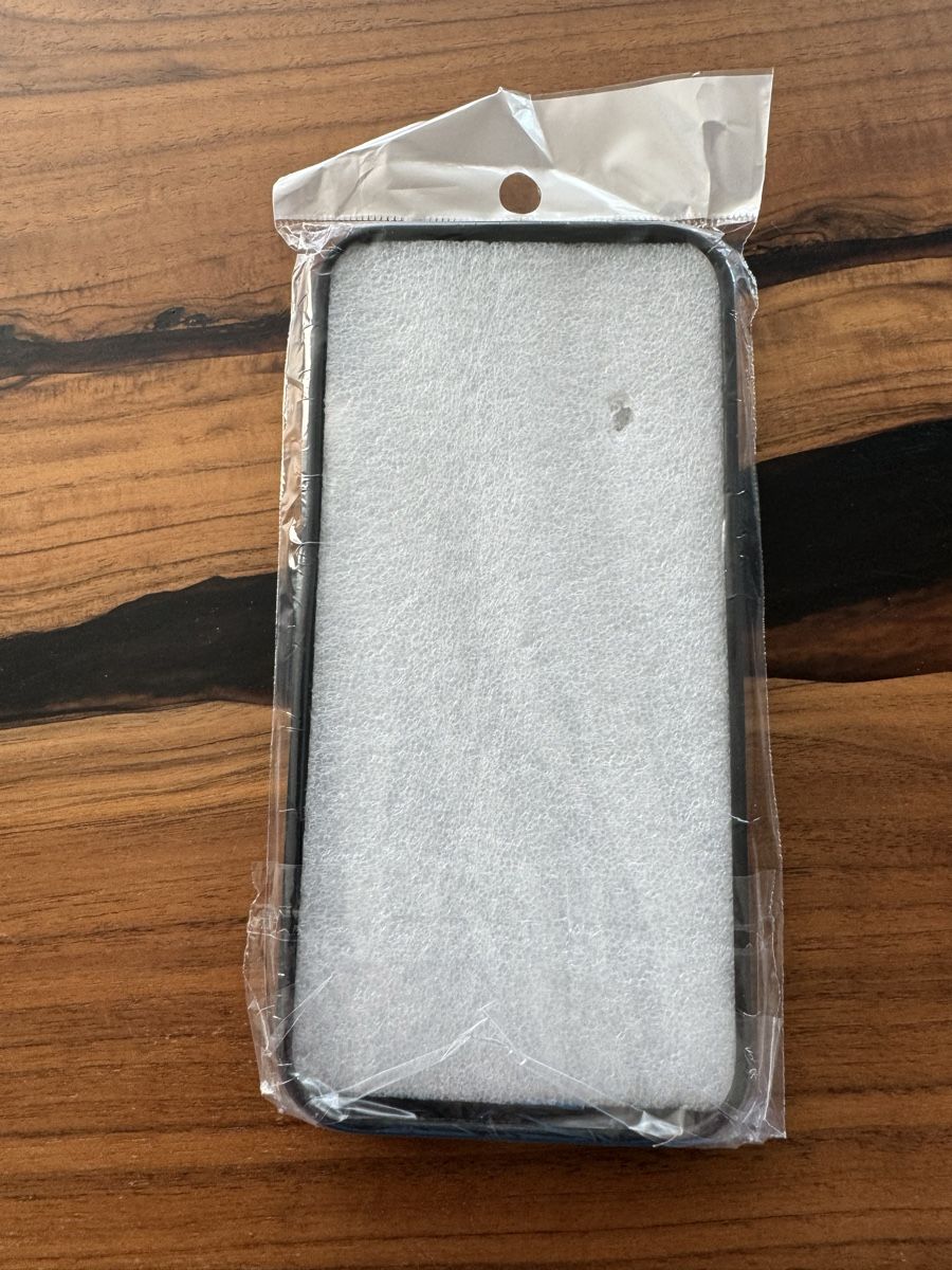 Apple Cover & Protezioni schermo: iPhone 15Pro Cover – Nuovo e nell'imballaggio originale da Kollbrunn venduto da Frma18 1