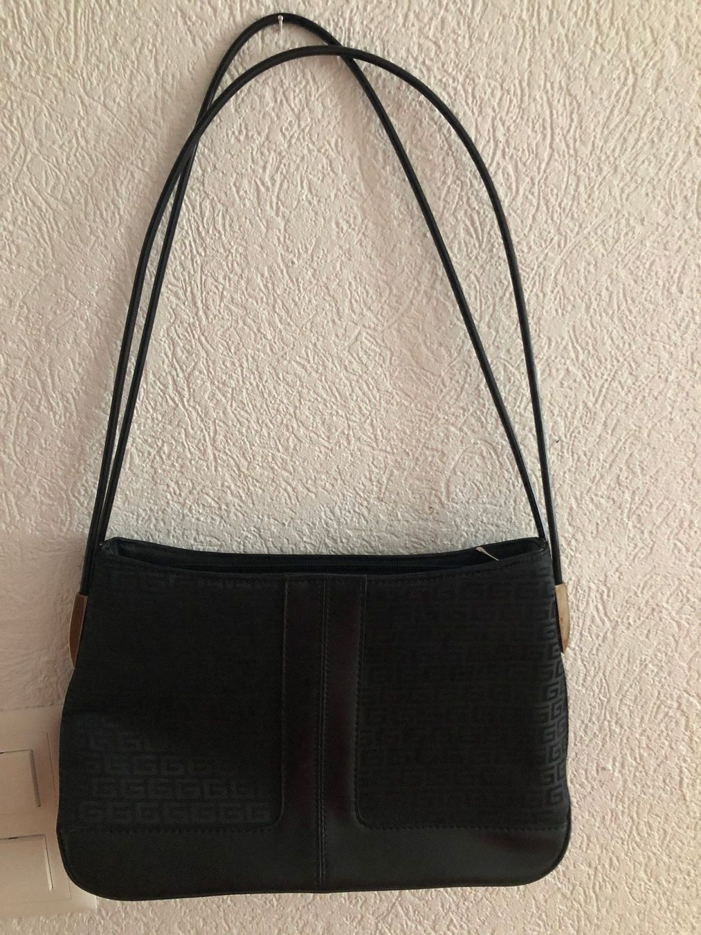 Borse da donna: Handtasche, Schultertasche / schwarz – Usato da Gossau SG venduto da Gusho