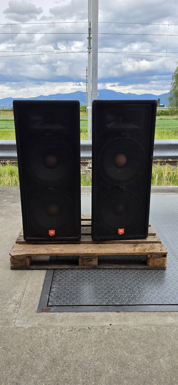 Casse acustiche: JBL Professional JRX 100, 15" – Usato da Au SG venduto da abrollfiaber