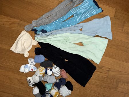 Süsses Babykleider-Set: 0-9m Strumpfhosen, Socken, Mütz