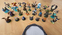 32 Skylanders Figuren + Portal
