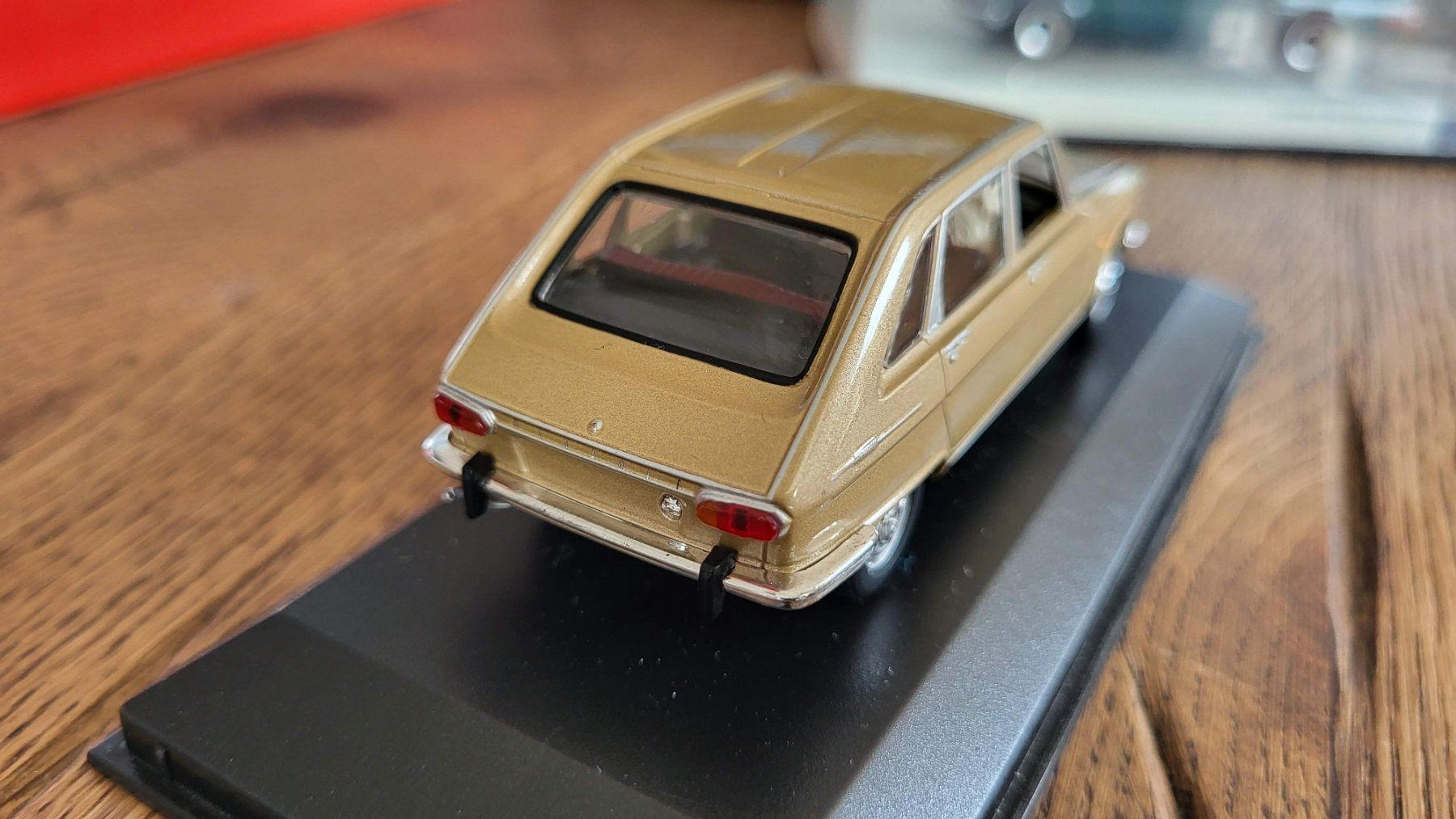 Minichamps Modellini d'auto: Renault 16 mit Hund 1:43 Minichamps – Usato da Rothrist venduto da Juana5 3
