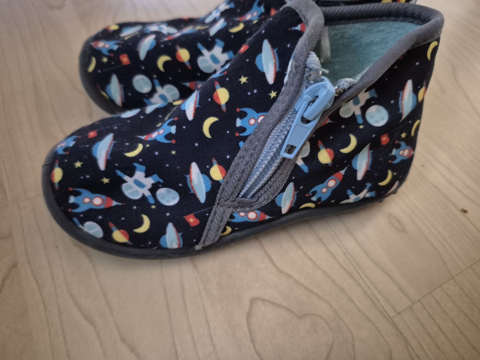 Scarpe per ragazzi: Relax Finken  grösse 22 – Usato da Oberweningen venduto da Bumblebee2 1