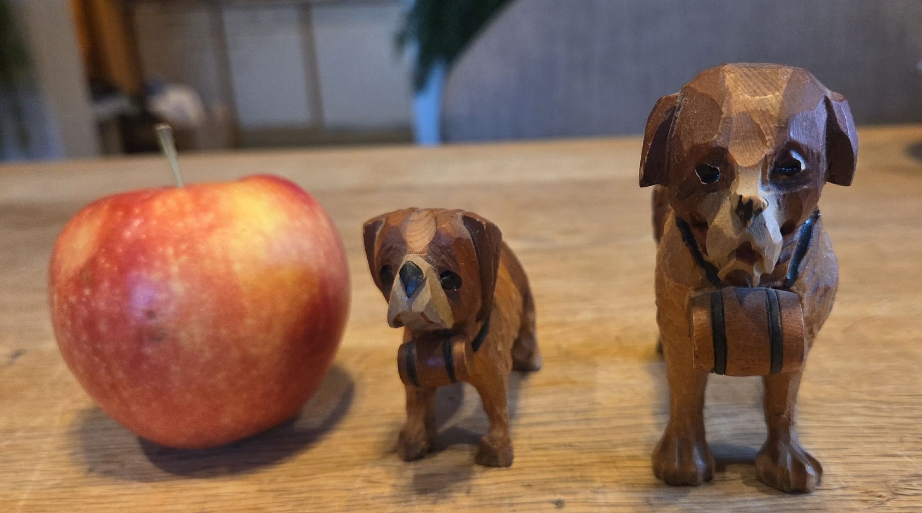 Statuette: 2 alte Holz-Bernhardiner mit Fässchen  wohl Brienz – Usato da Rehetobel venduto da hobirot01 1