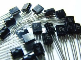 25 Stück Transistoren PNP 2N3906