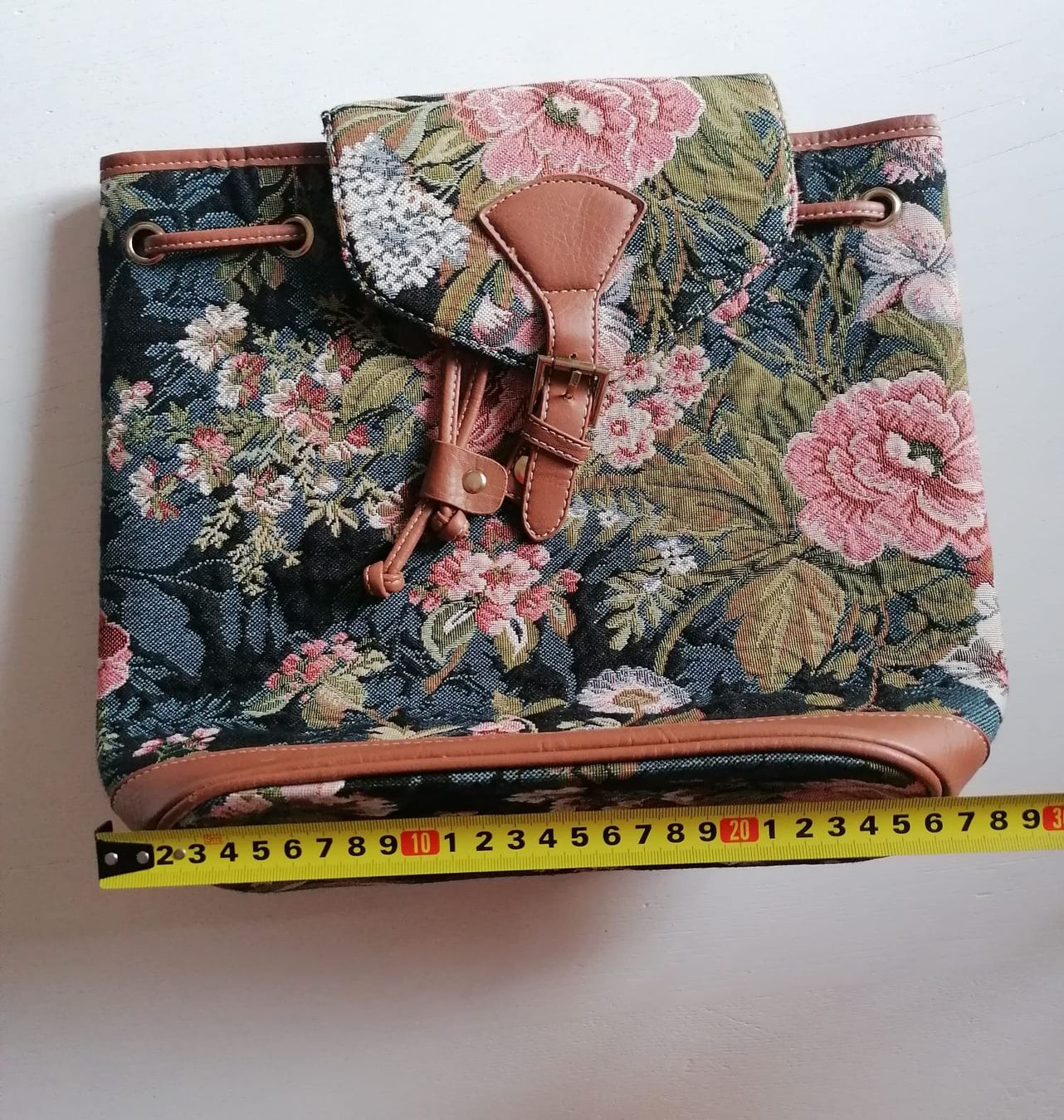 Rucksäcke: Rucksack mit Blumenmuster – Gebraucht aus Winterthur von Arkadii 3
