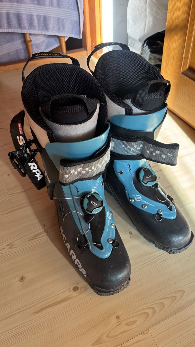 Scarpa Herrenschuhe: Scarpa F1 - ski touring boots - 28.5 – Gebraucht aus Gryon von zwi_2thk 1