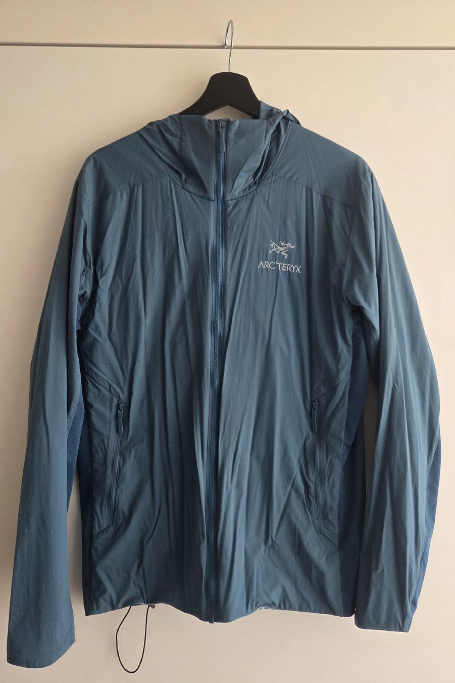 Arcteryx Jacken: Arc'teryx Atom SL Hoody - leichte Outdoor-Jacke – Gebraucht aus Luzern von Dinkelbrot