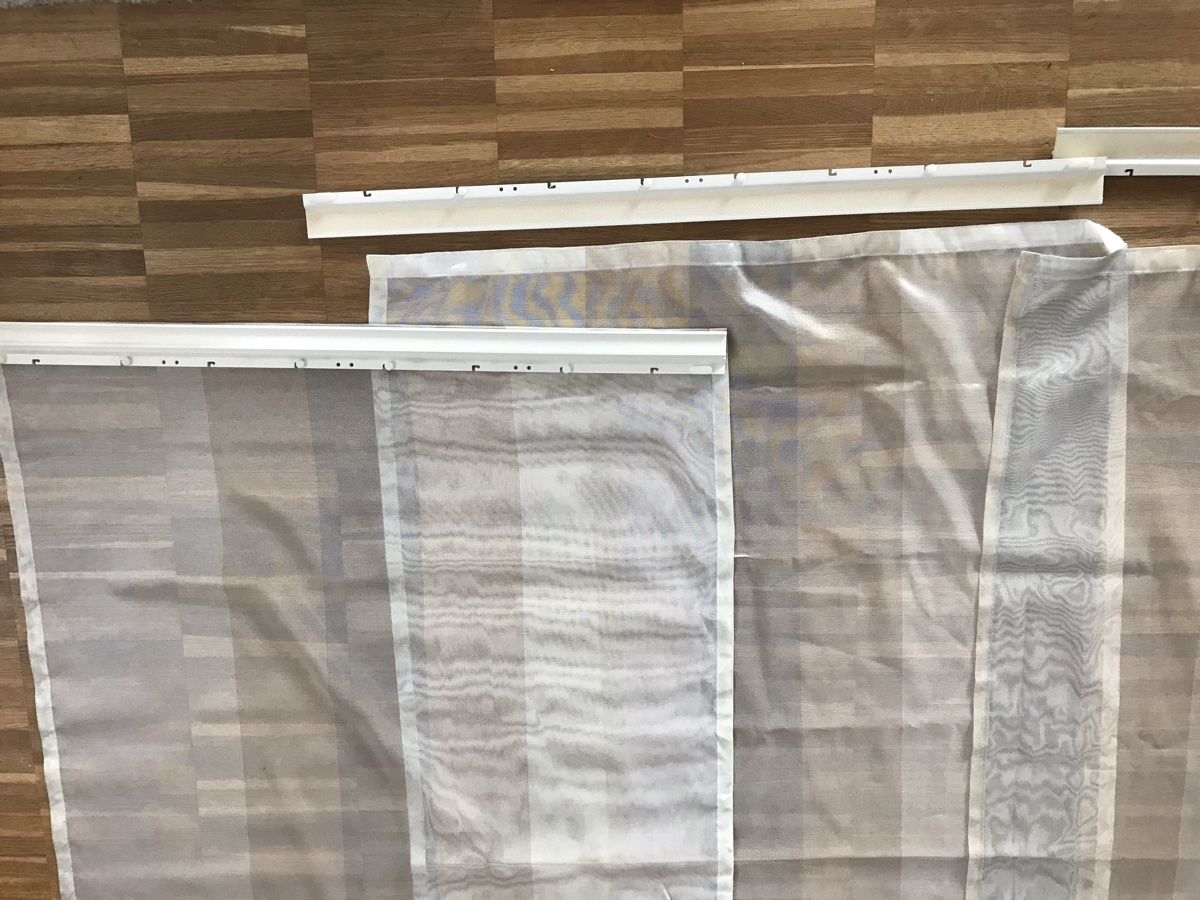 Tende: 3 Schiebegardinen transparent-gestreift plus Deckenschiene – Usato da Neuenegg venduto da joni_81 1