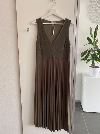 Asos Petite Plissiertes Midikleid mit Spitze Gr. 42