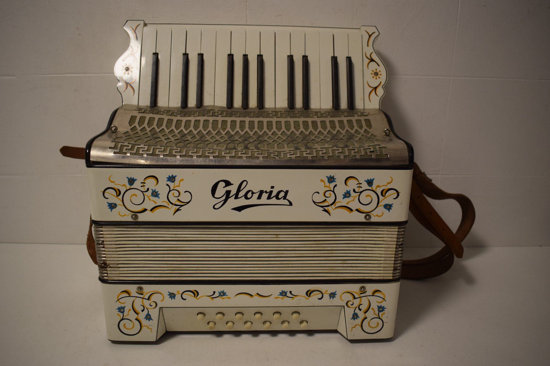 Strumenti musicali: Antikes Akkordeon Gloria – Usato da Zürich venduto da Brockito 1