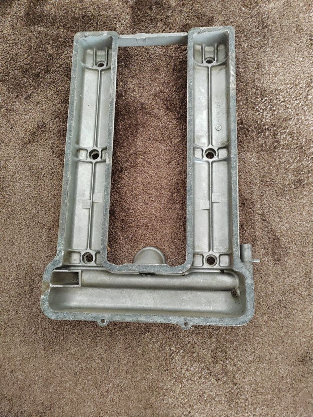 Alfa Romeo Tutti pezzi di ricambio auto: Alfa Romeo Typ 105, Ventildeckel, Top Zustand, Oldtimer – Usato da Weinfelden venduto da pha_5hg2 2