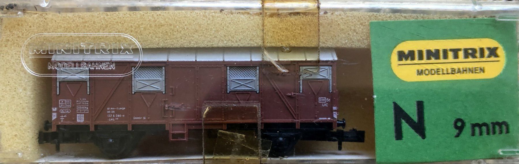 Modellini di ferrovie: Minitrix 3239 Gedeckter Güterwagen DB N – Nuovo e nell'imballaggio originale da Burgdorf venduto da Gedora