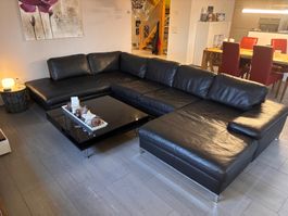 Designersofa aus Leder inkl. Salontisch – sehr guter Zustand